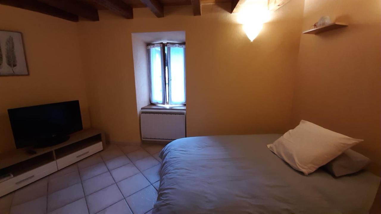 Petite Maison De Village Situee Entre Lacs, Cascades Et Montagnes Virieu-le-Grand Экстерьер фото