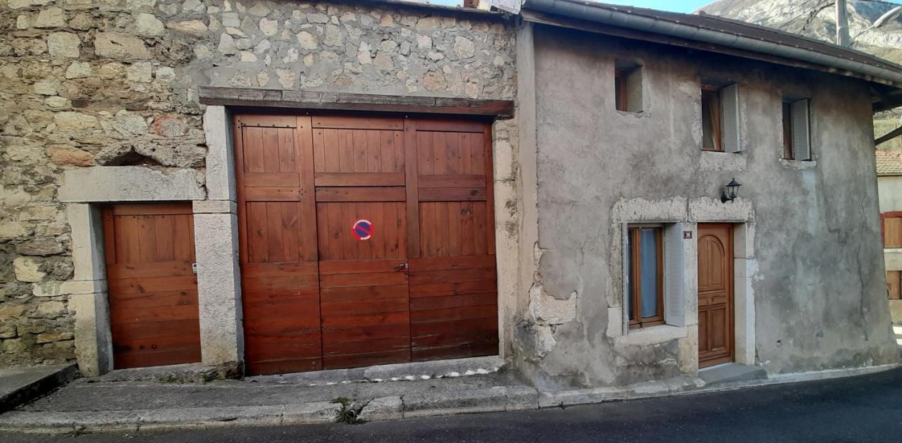 Petite Maison De Village Situee Entre Lacs, Cascades Et Montagnes Virieu-le-Grand Экстерьер фото